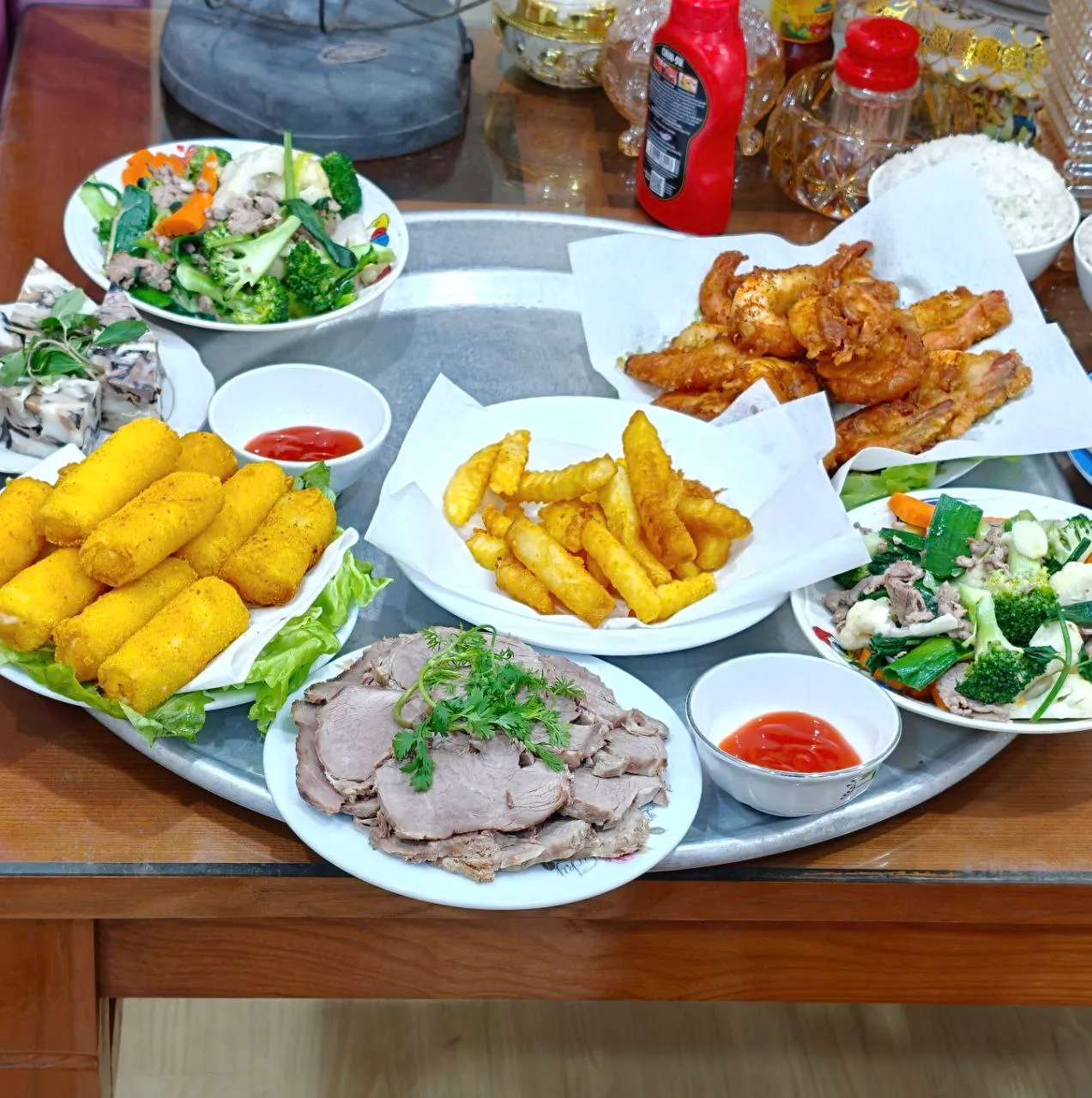 Mâm cơm ngày Tết